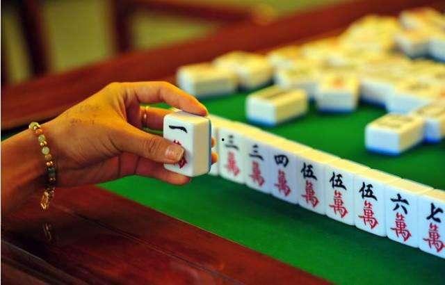 网红吃瓜打麻将事件视频,一场娱乐与争议的视觉盛宴 第2张 网红吃瓜打麻将事件视频,一场娱乐与争议的视觉盛宴 第2张